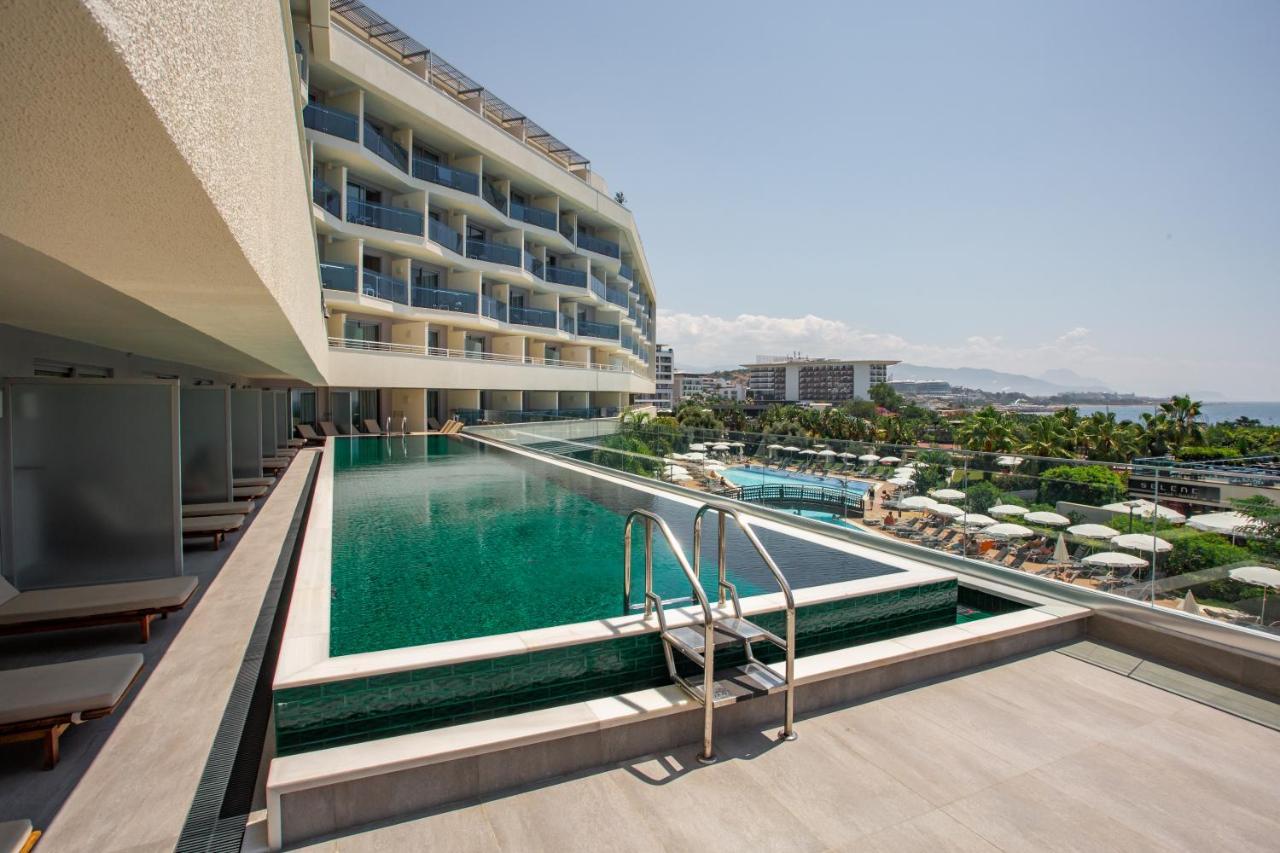 Deluxe Double Room with Pool Access,1546181878:JPEG