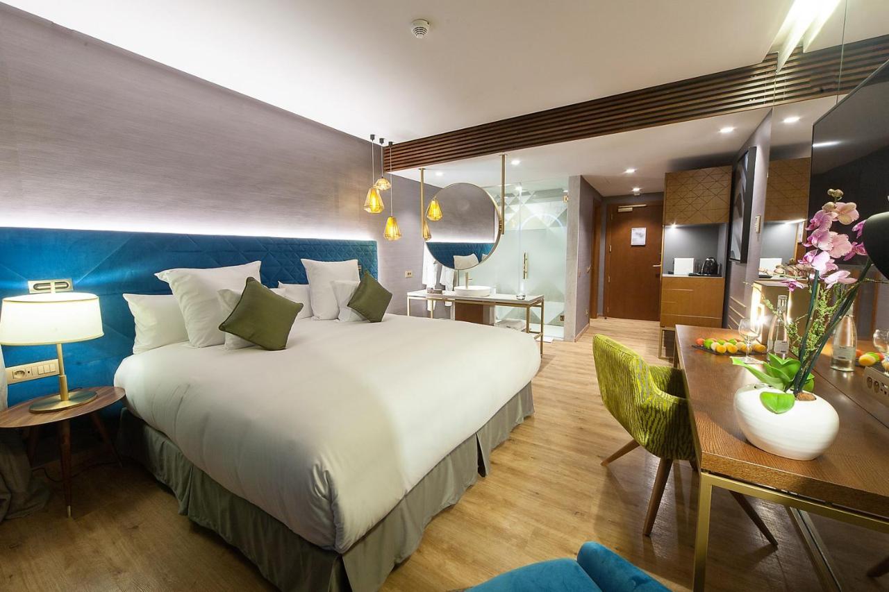 Premium Double Room,1384899149:JPEG