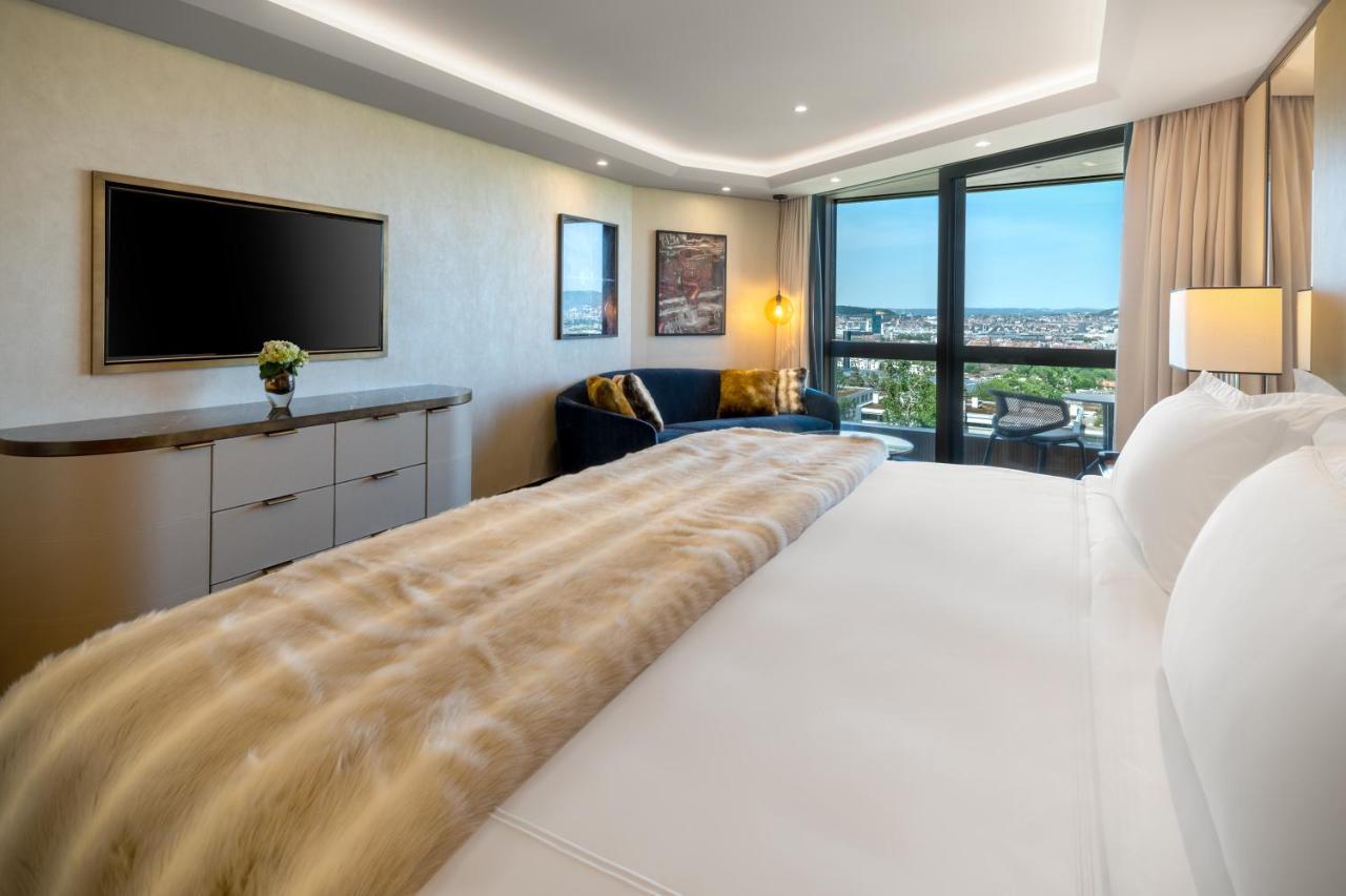 Luxe Room w or Balcony Including & Party at Cinque Studio,1236778228:JPEG