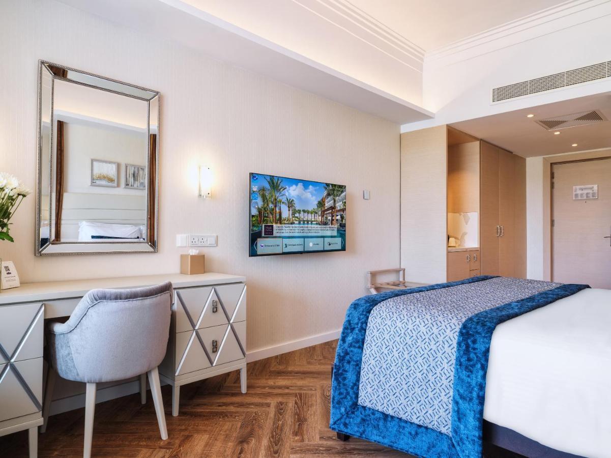 Junior Suite Inland View