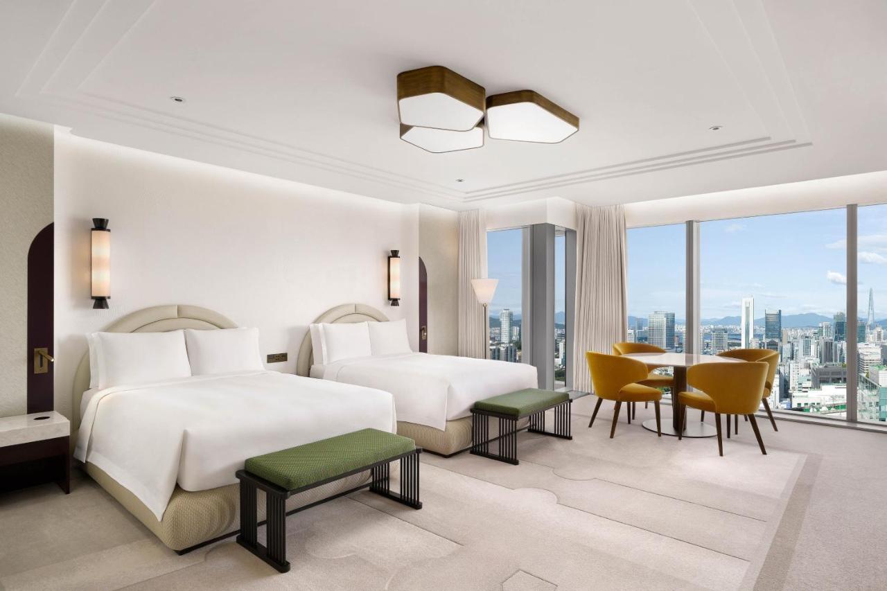 Masters Queen Suite Room Two Queen Beds City View