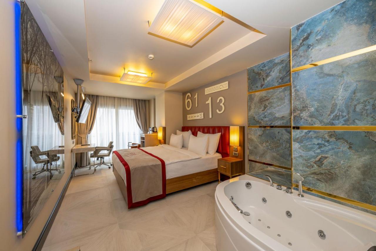Deluxe Room Jetted Tub Balcony