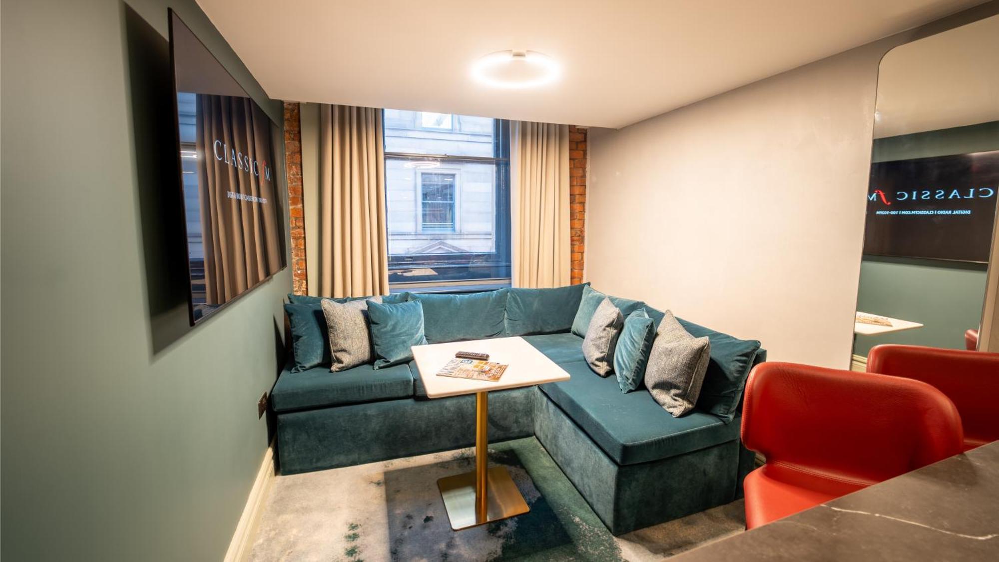 Split Level King Suite Living Area Kitchenette Room Bath Tub Non-Smoking,1539569440:JPEG
