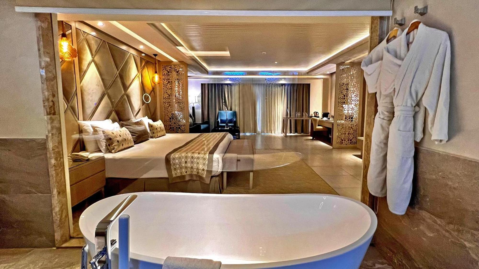 Suite Swim Up