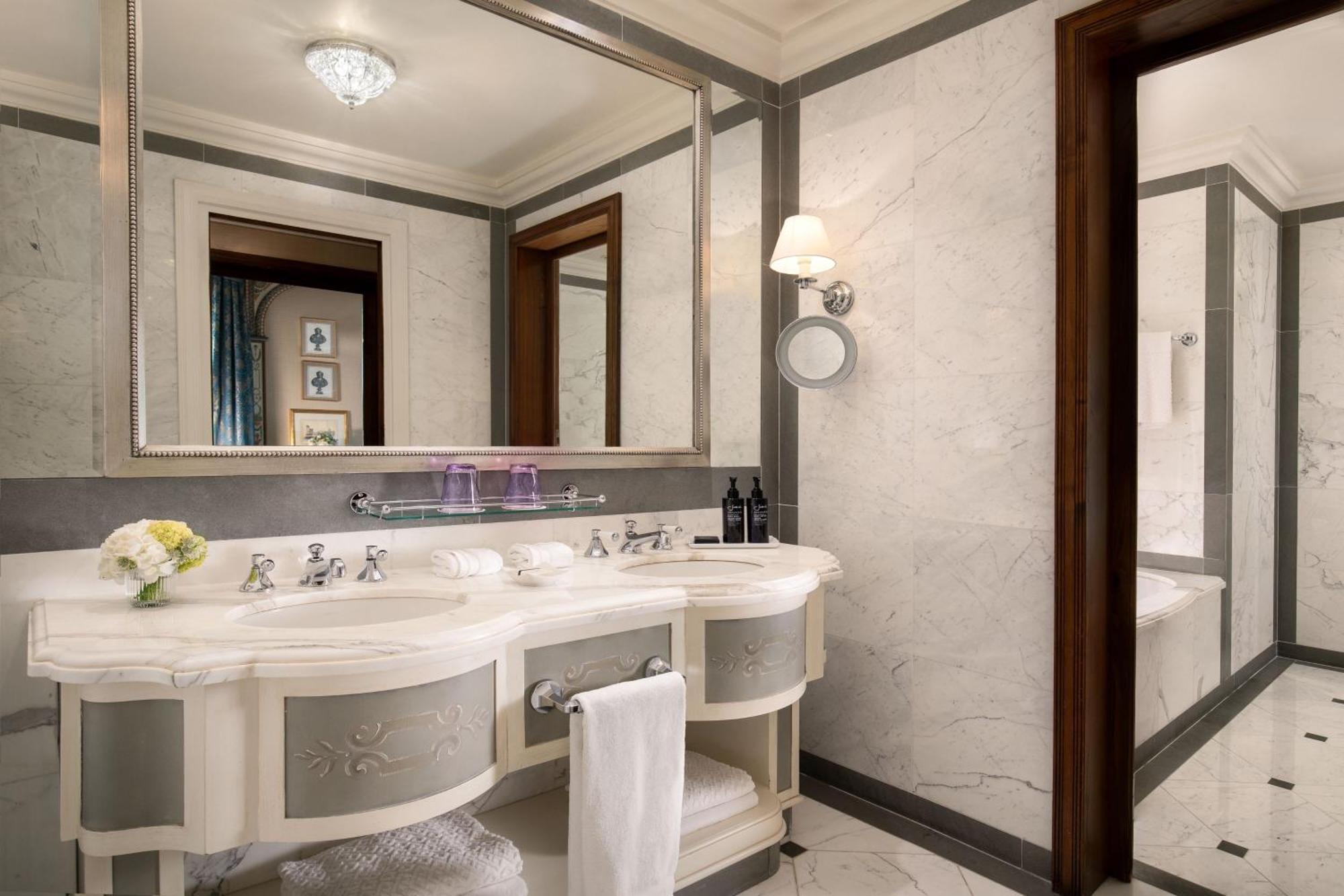 Royal Suite 1 King,1609308690:JPEG