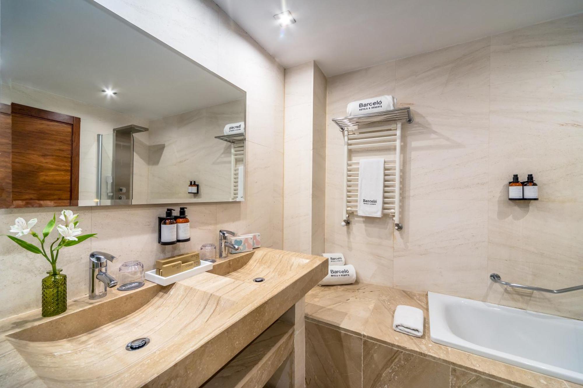 Habitación Familiar Deluxe con vistas a la ciudad