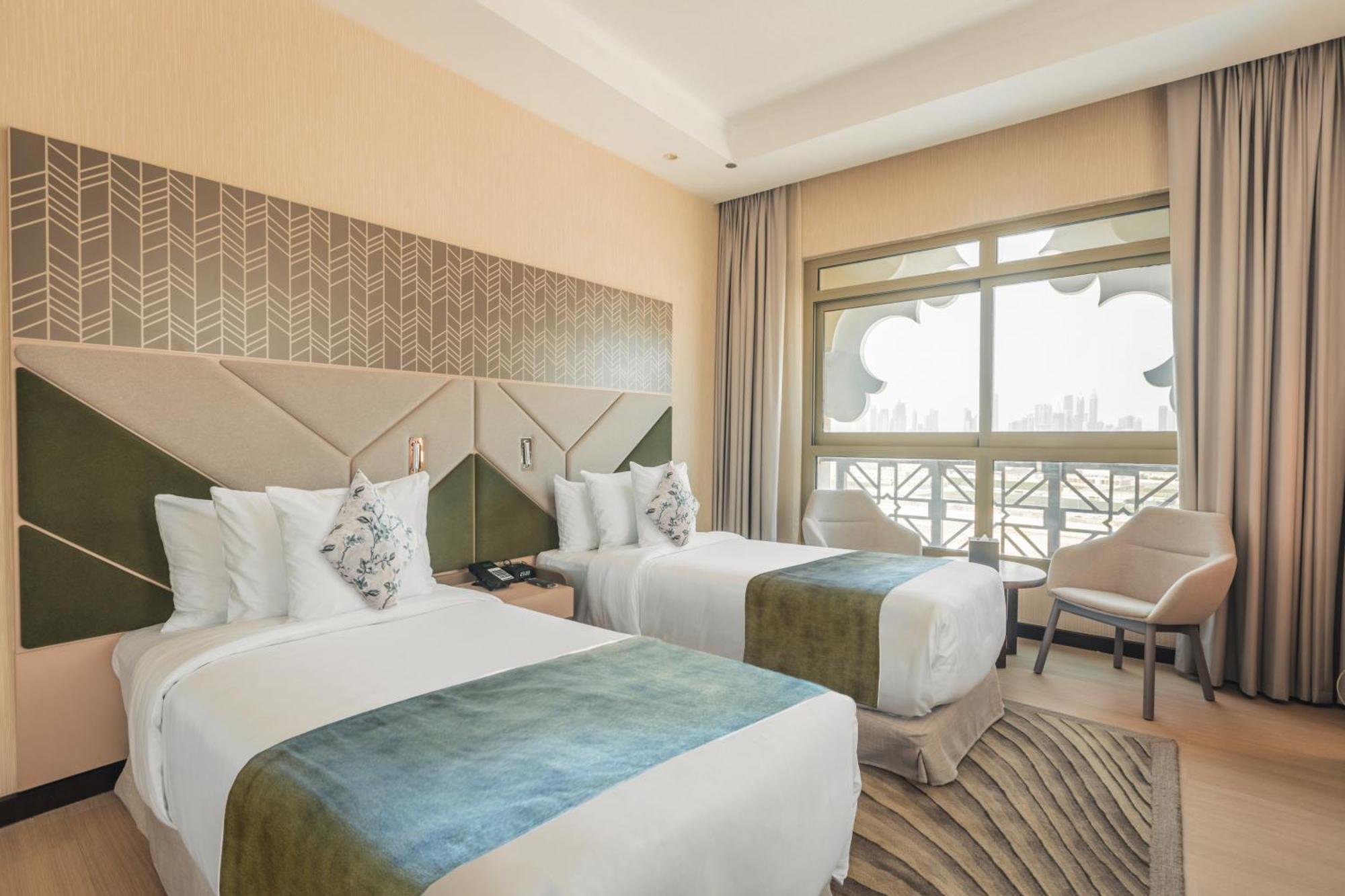 Superior Balcony F&B Salon Complimentary Shuttle to Dubai Mall & La Mer Beach