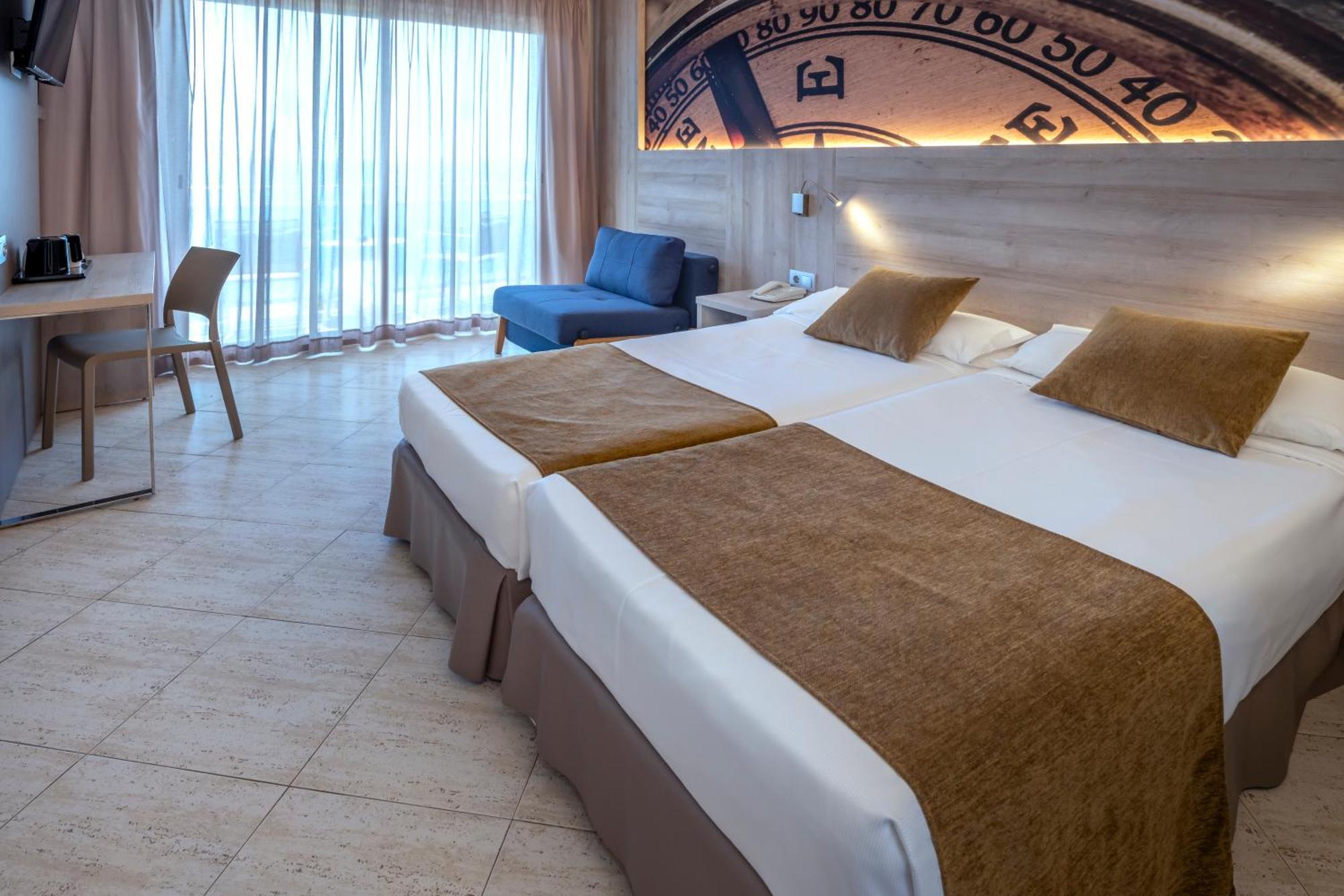Double or Twin Room Sea View