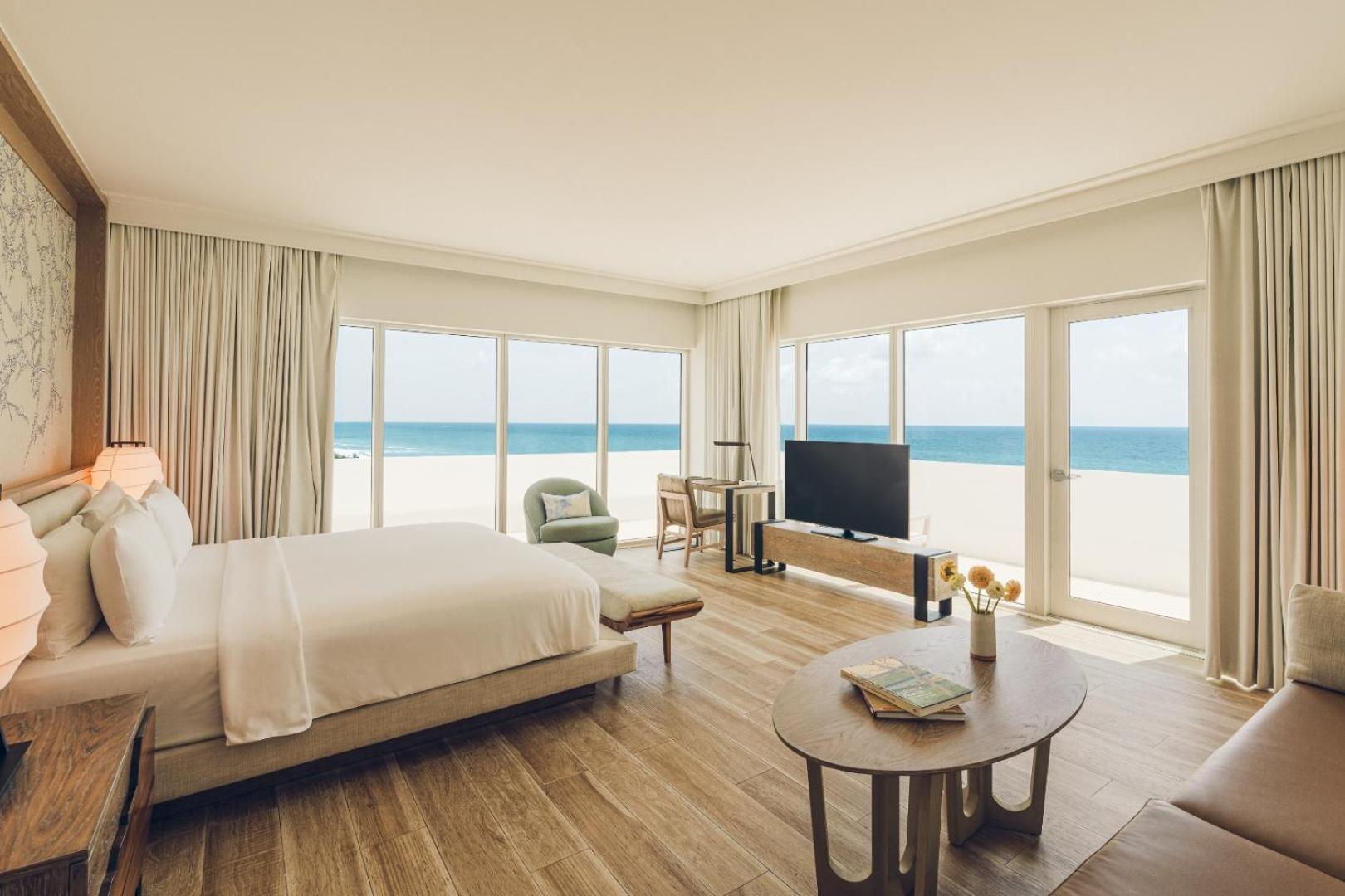 Suite Zen accesible con vistas al mar, cama extragrande y balcón