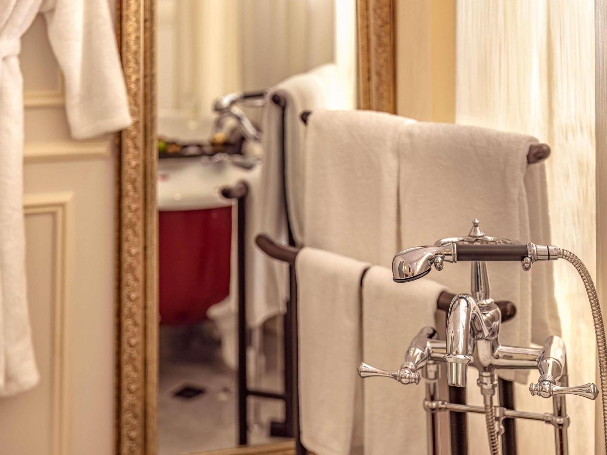 Sky Executive Grand Deluxe Room, 1 King Size Bed, High Floor, Lounge Access.