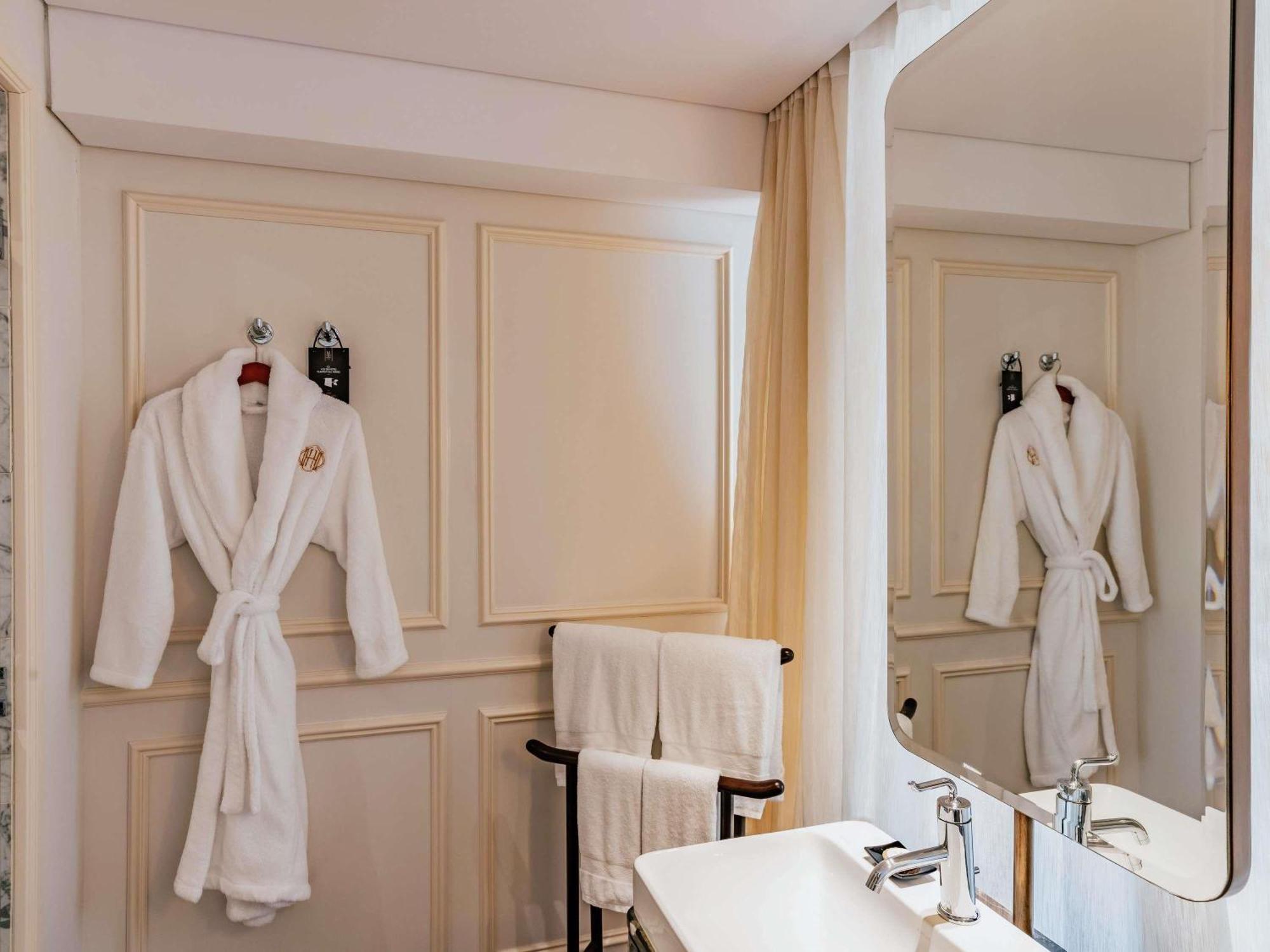 Sky Executive Deluxe Room, 2 Single Size Beds, High Floor, Lounge Access