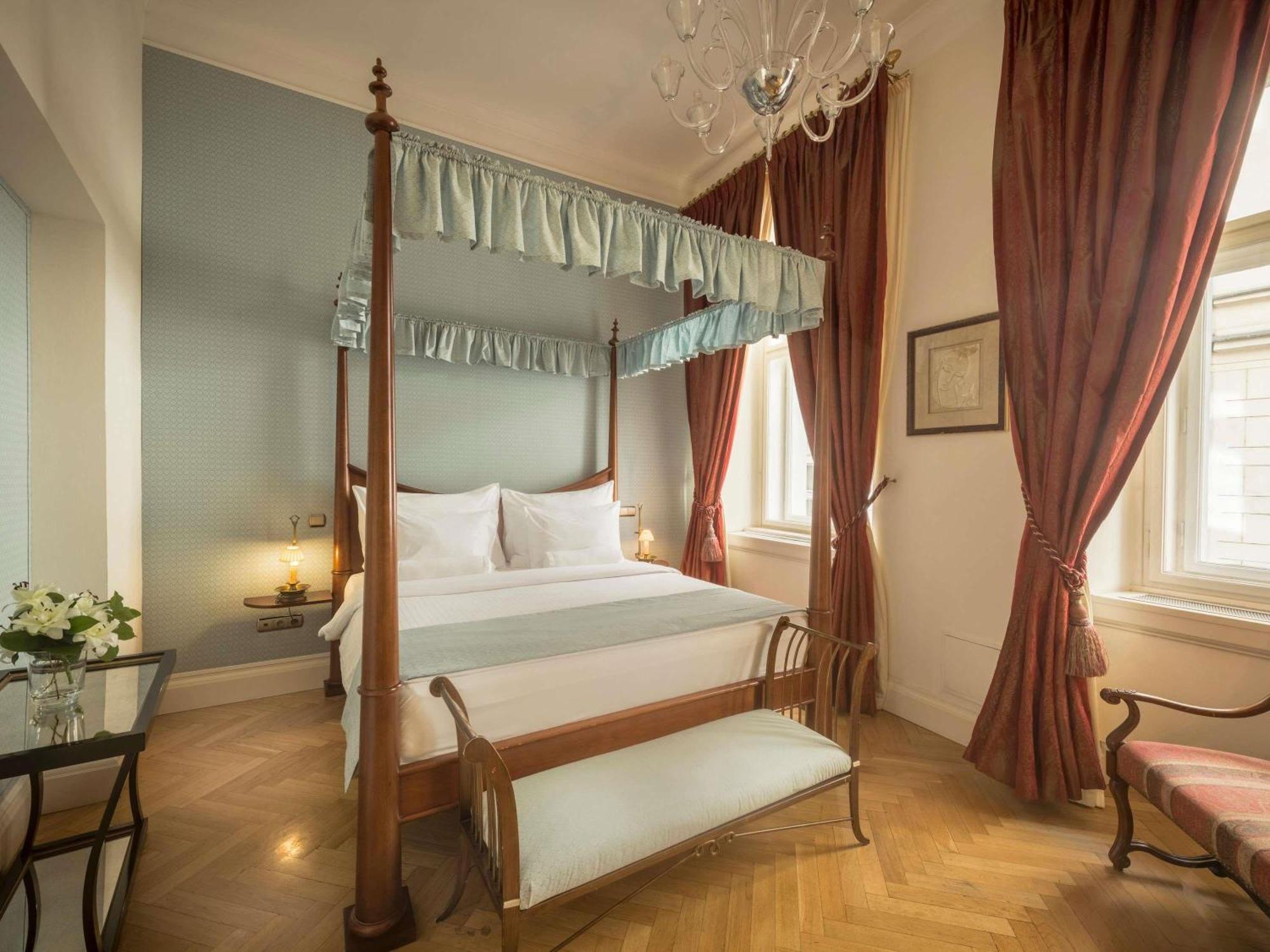 Superior King Room,1739361977:JPEG