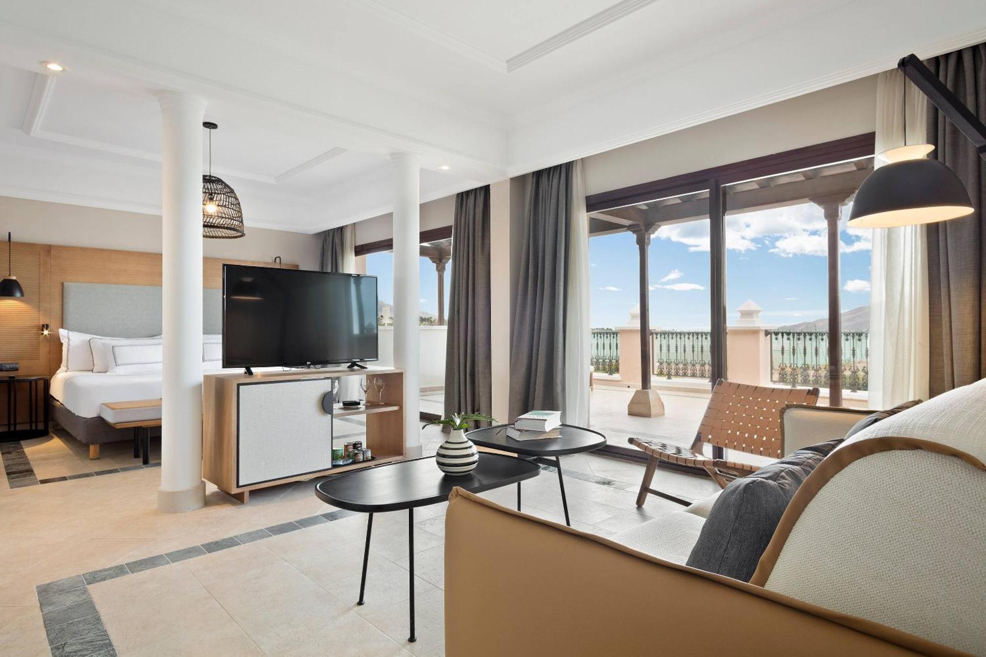 Suite Junior The Level (2 adults + 2 kids),1756410907:JPEG