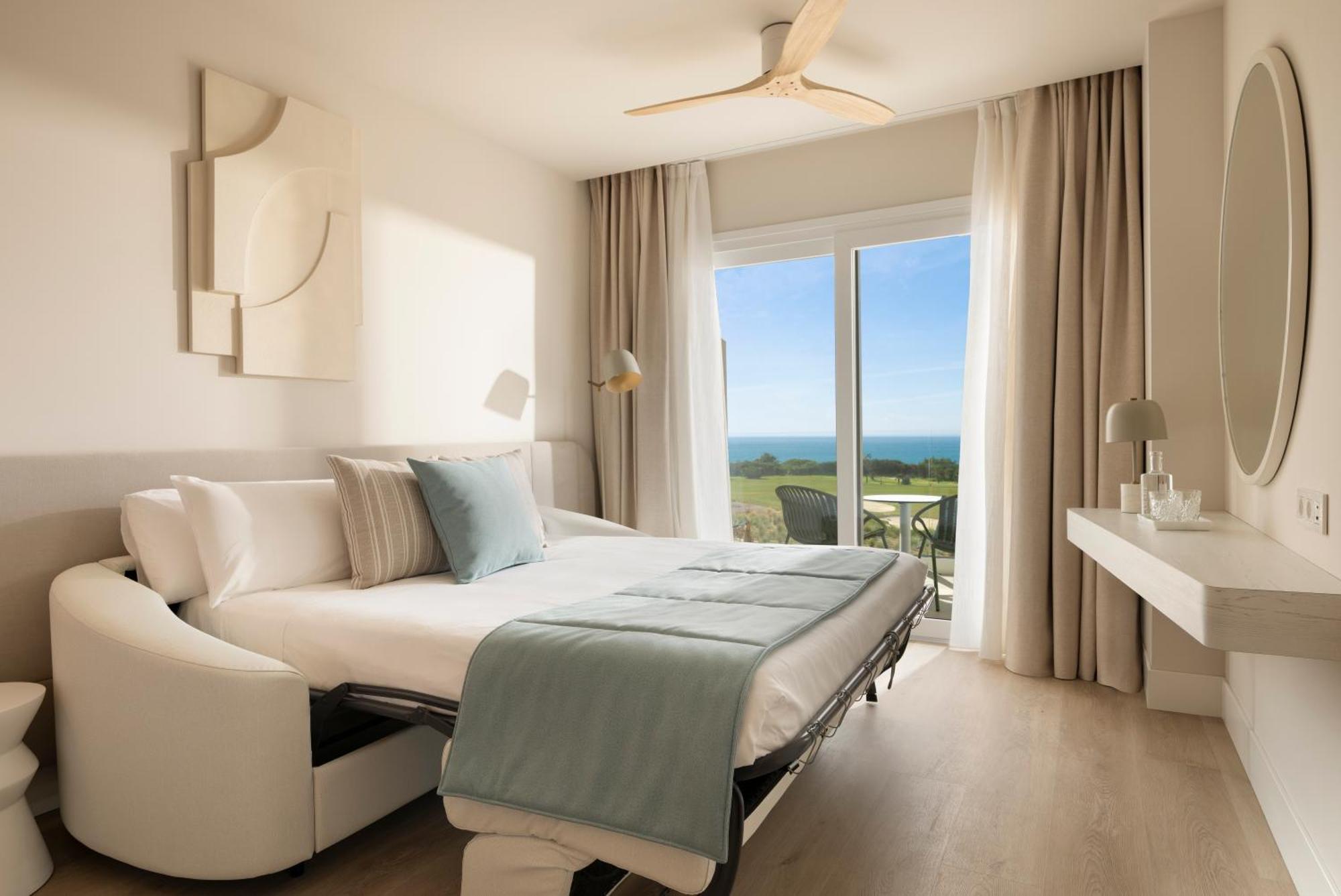 Superior Triple Room Sea View Oh La La