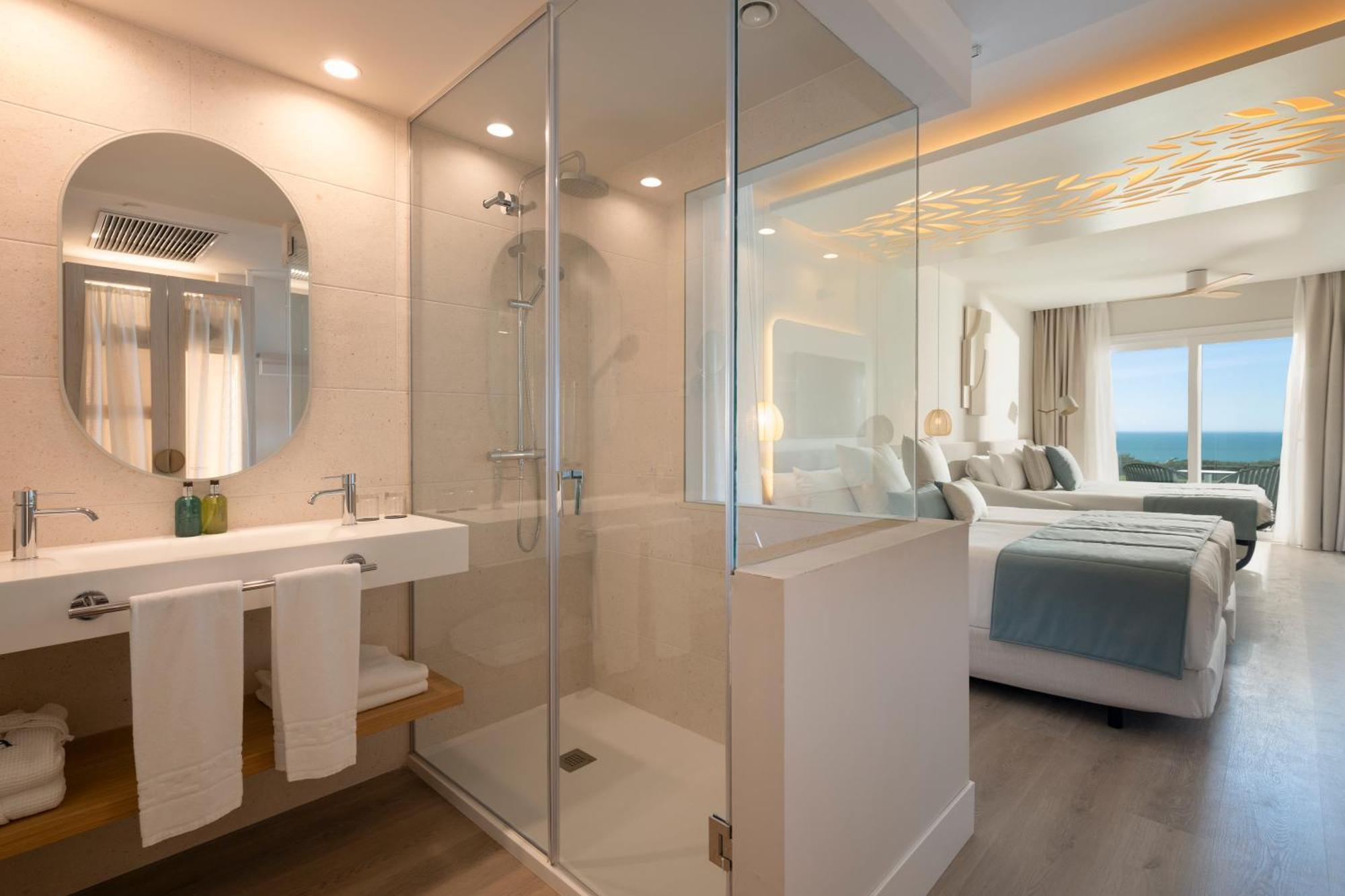 Superior Triple Room Sea View Oh La La