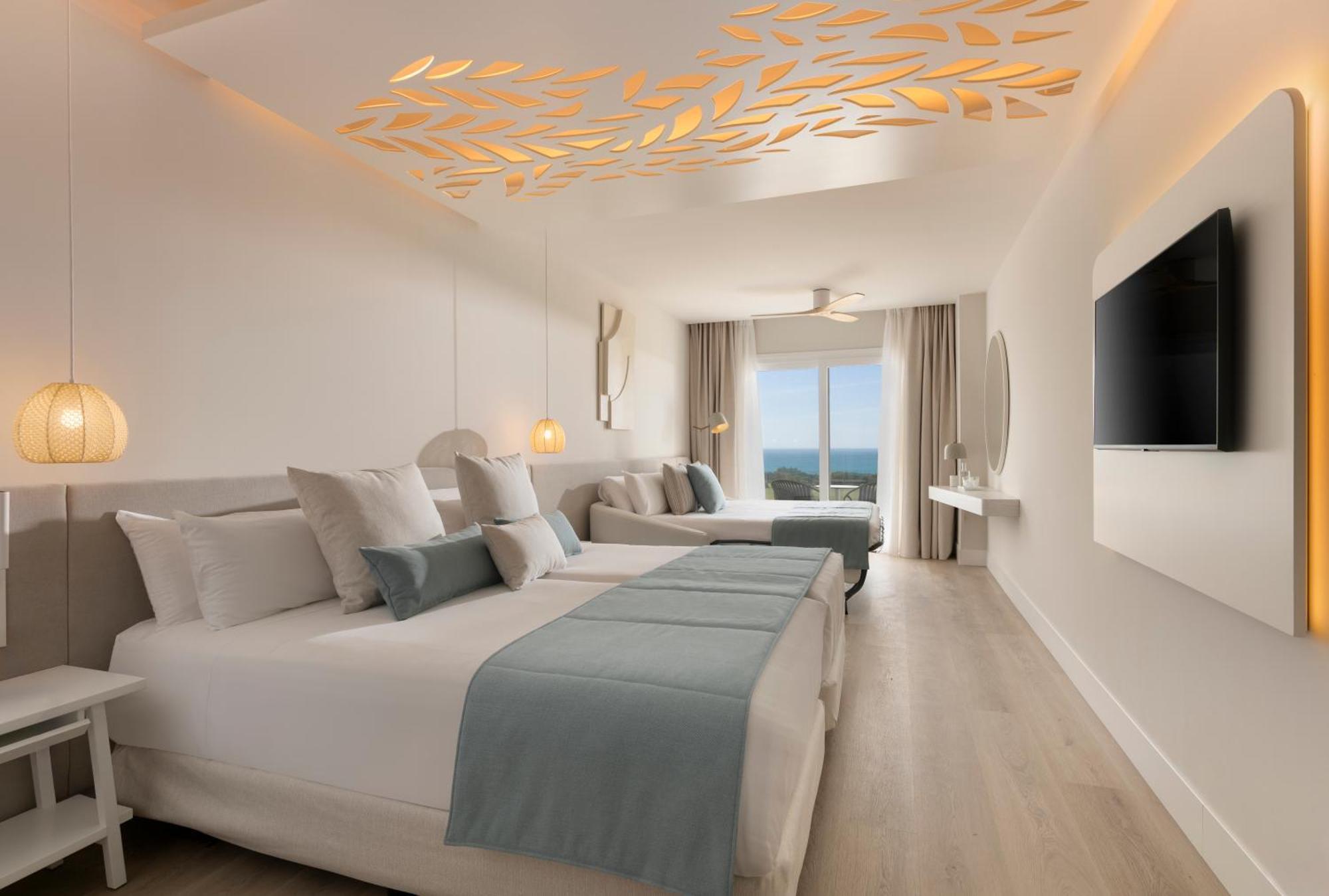 Superior Triple Room Sea View Oh La La
