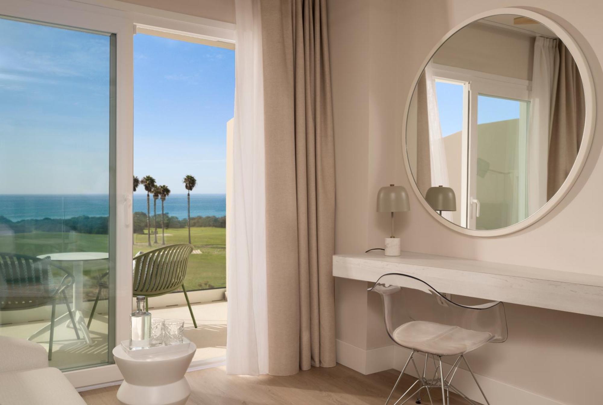 Superior Triple Room Sea View Oh La La