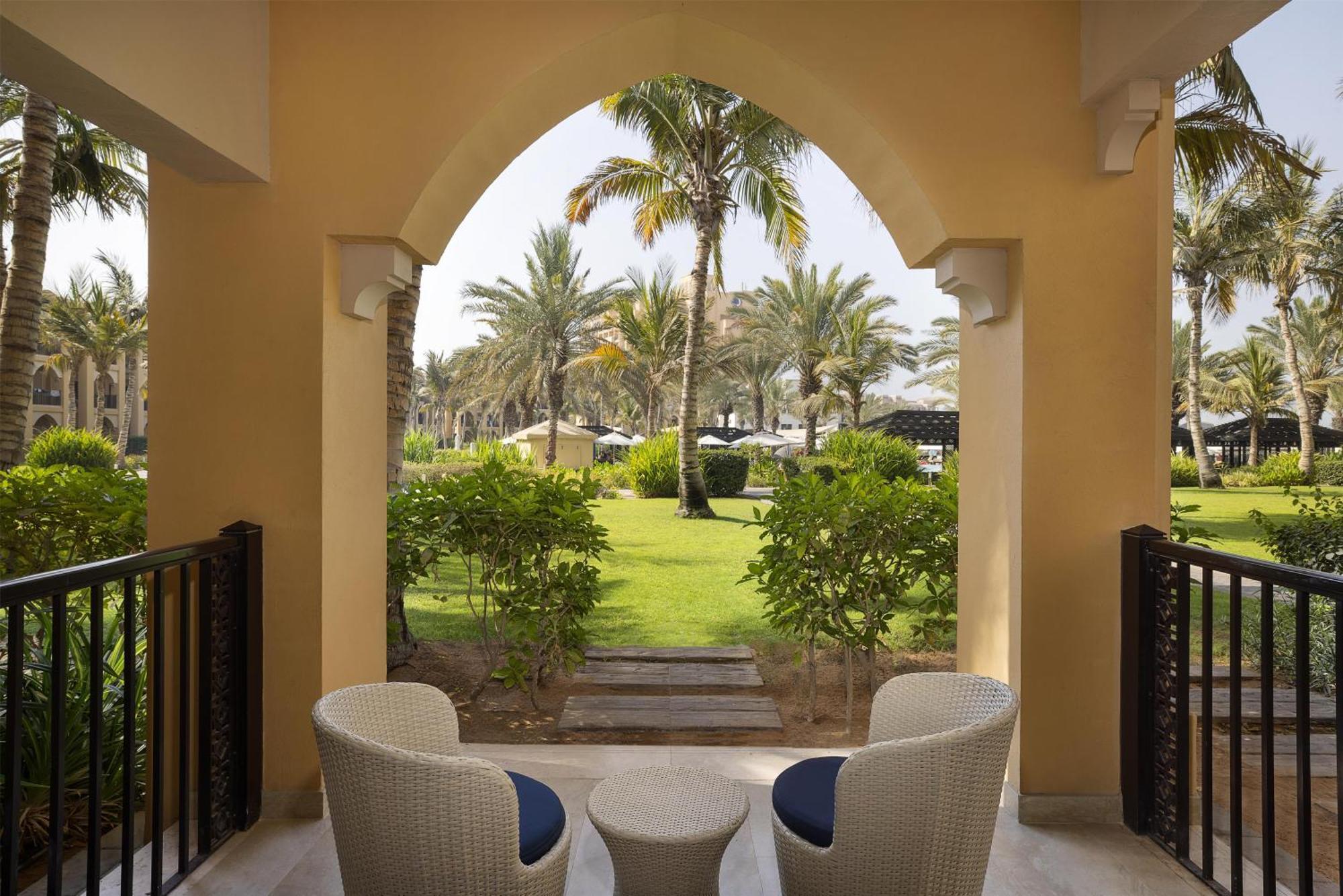 Habitación Familiar Deluxe Comunicada con vistas al jardín