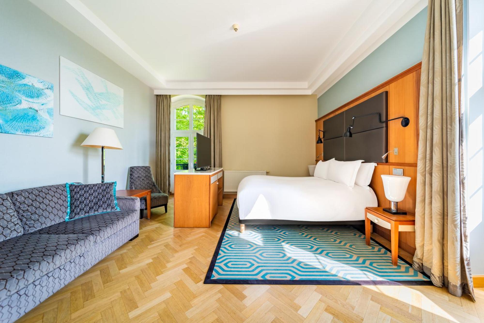 Luxury Double Room with Balcony - Sea Side