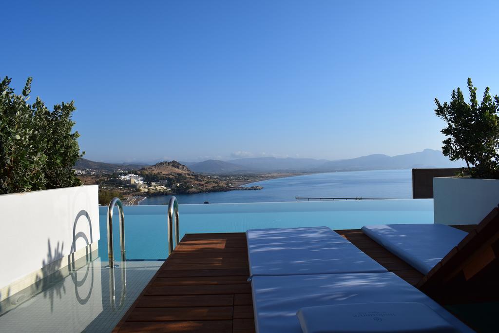 Deluxe Pool Front Sea View