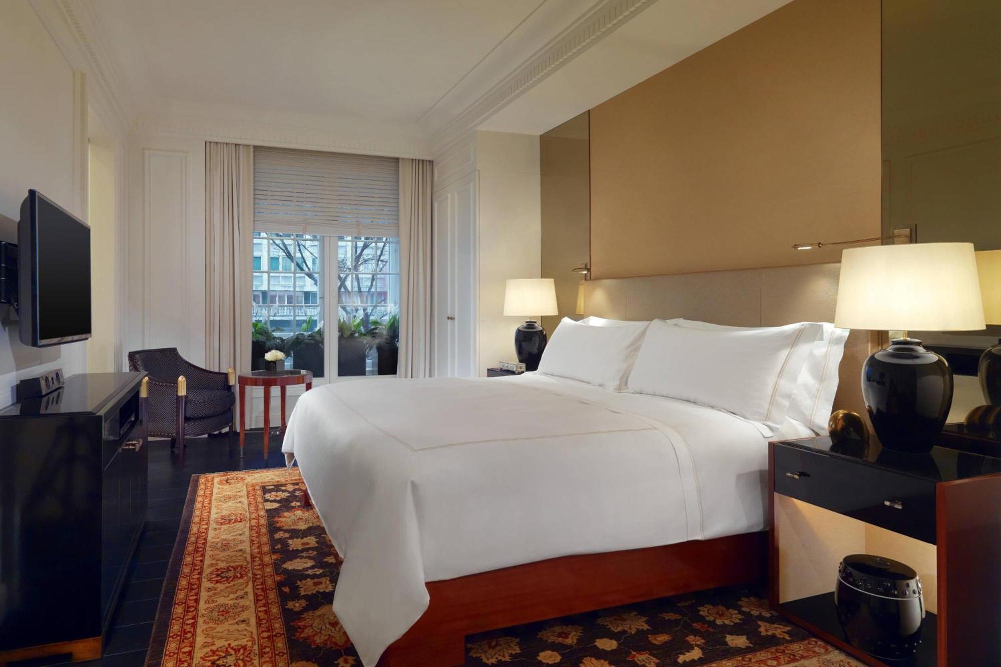 One-Bedroom Bristol King Suite