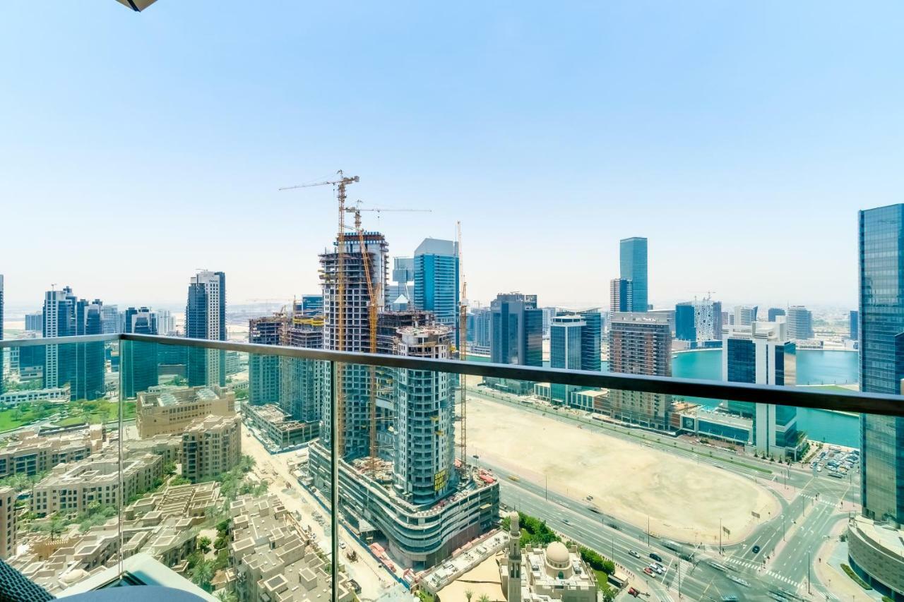 One Bedroom Apartment Canal View