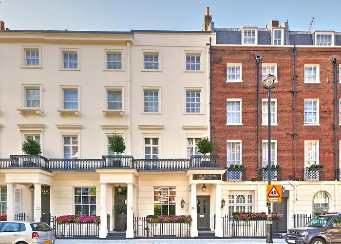 Hotel familiar: The Tophams Hotel