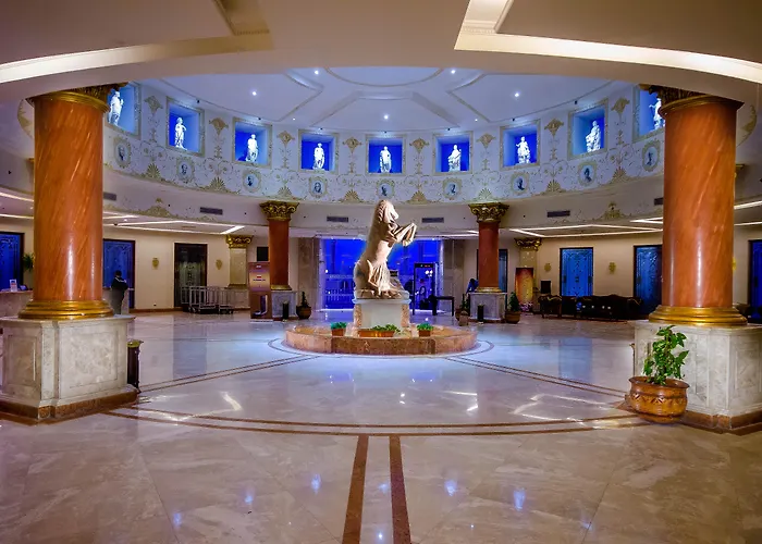 Hotel Jacuzzi: Titanic Palace Families And Couples Only