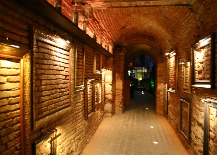  Casa Albert Boutique & Restaurant