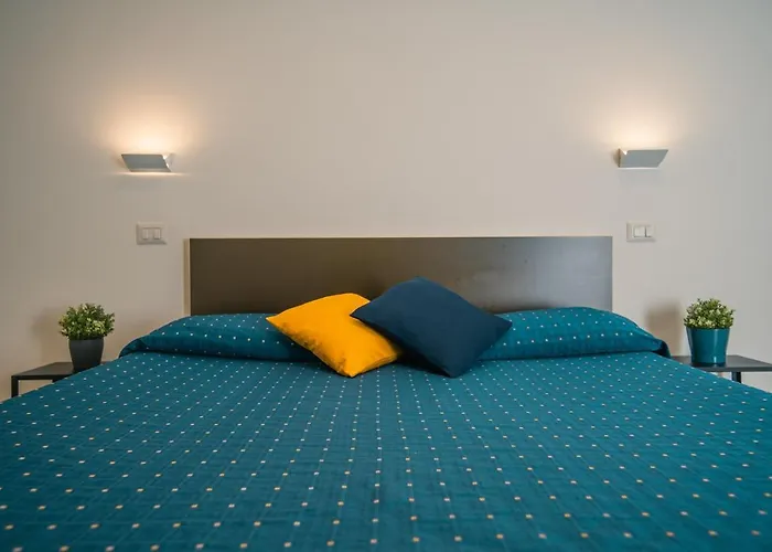 Hub Ferroviario - 12 Posti Letto Per Il Tuo Gruppo A Napoli Con Wifi E Netflix