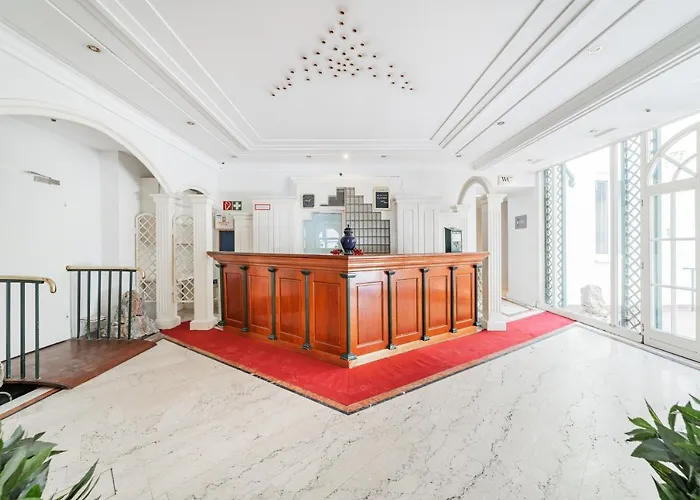  Self-Check-In Adlon