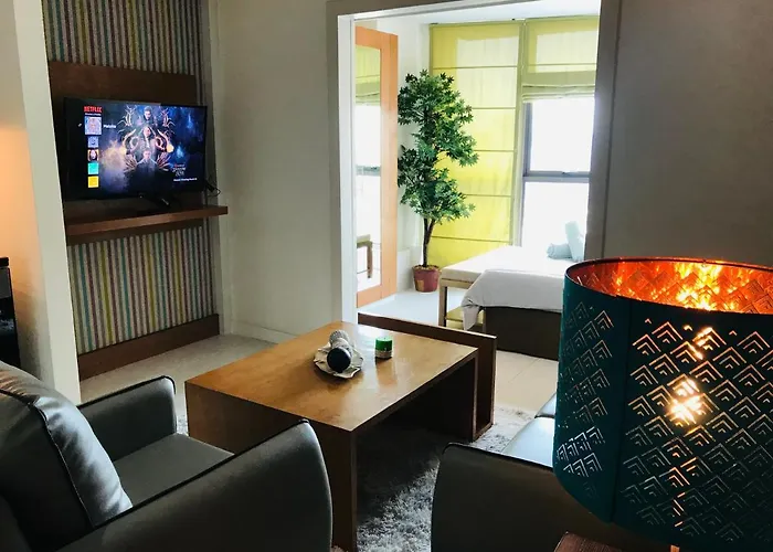 One Bedroom With Netflix At Legaspi Village Makati