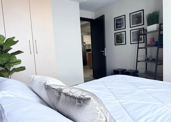 City Lights Apartment In Bgc