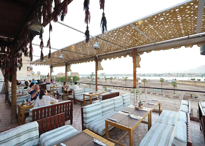 Hotel de 3 estrellas: Nefertiti Hotel Luxor