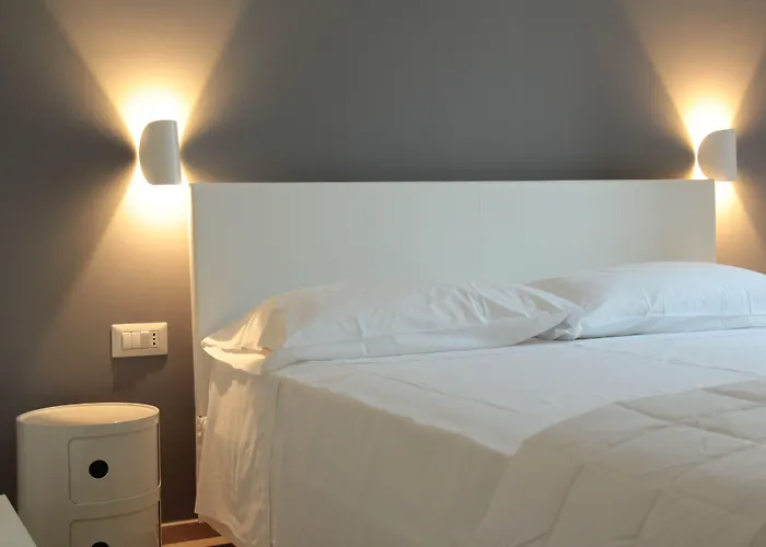Lamia Room Rentals