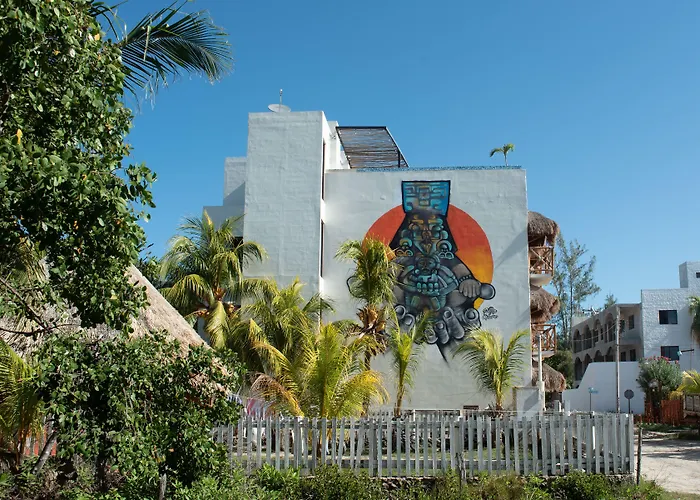 Mayari Holbox