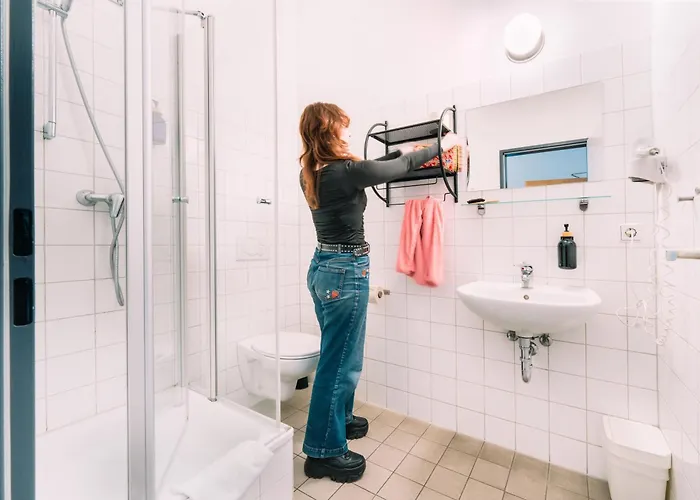 Albergue: Three Little Pigs Hostel - Your Berlin Castle