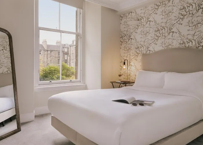  Thistle Suites Royal Garden