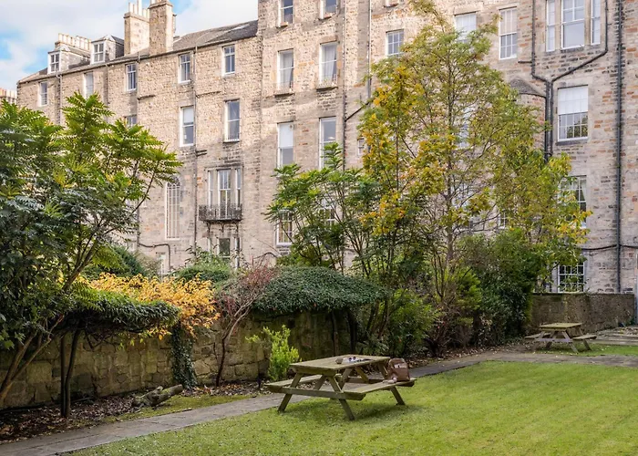  Thistle Suites Royal Garden