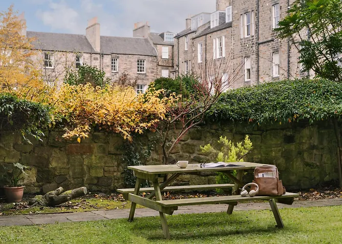  Thistle Suites Royal Garden