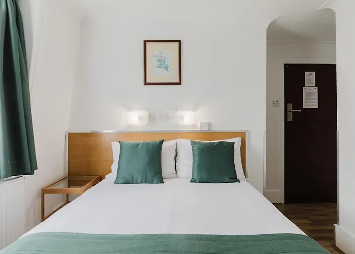 Falcon Hotel