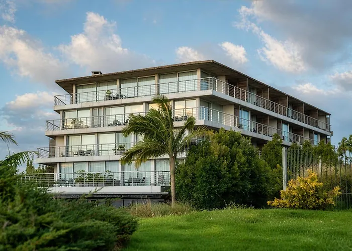 Costa Colonia - Riverside Boutique