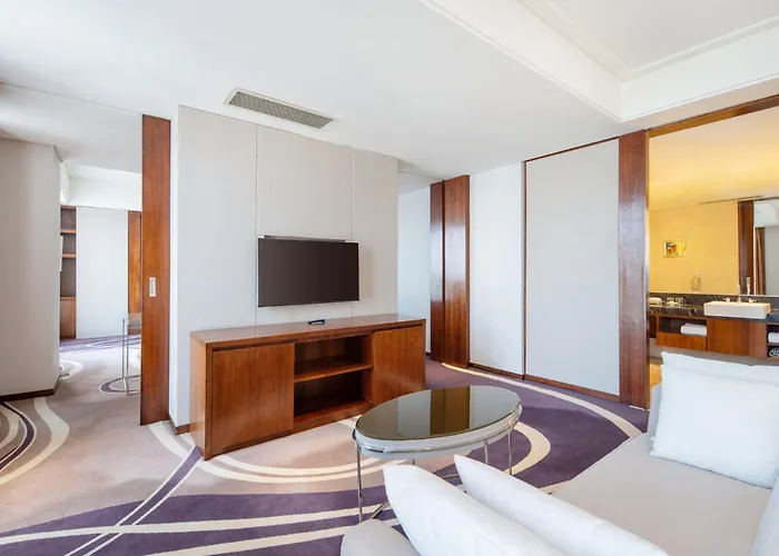 Holiday Inn Qingdao City Center By Ihg