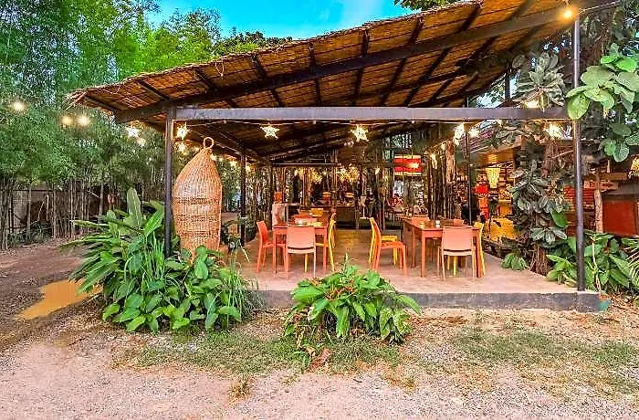 100% Cafe Moto Hostel
