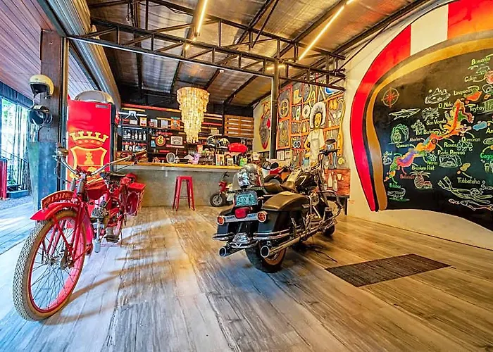 100% Cafe Moto Hostel